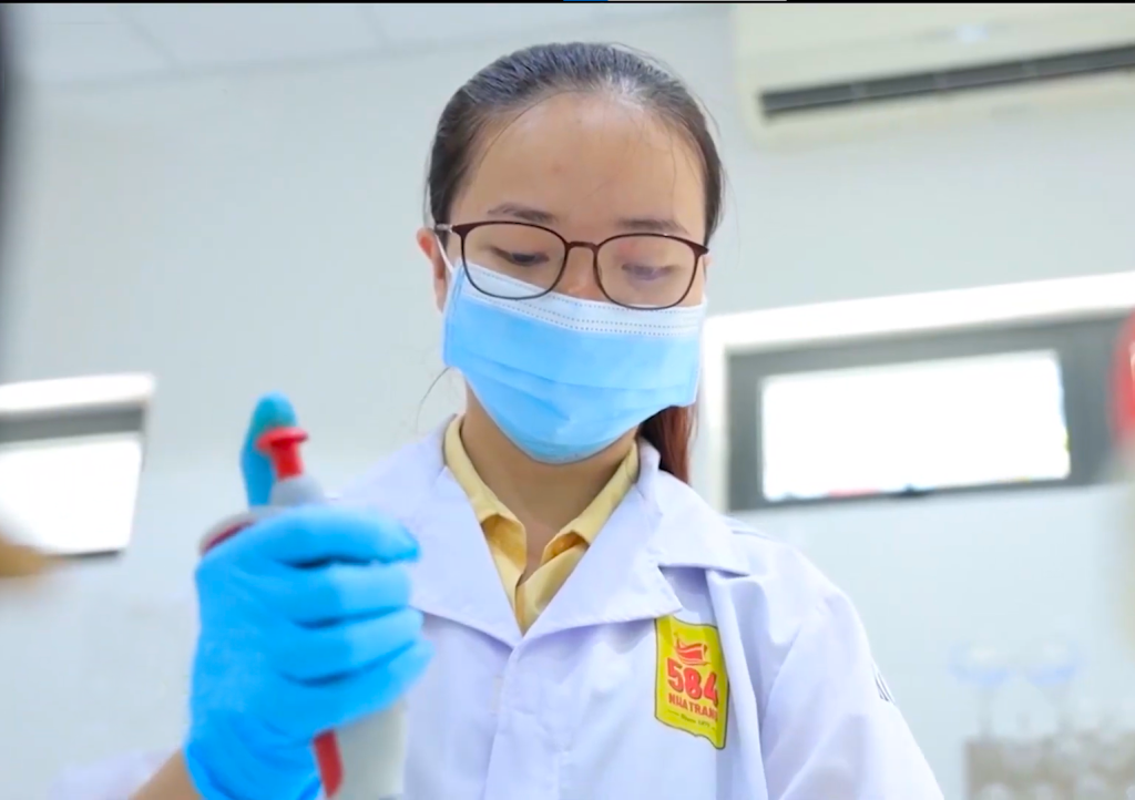 Hoạt động kiểm nghiệm chất lượng sản phẩm luôn được đặt lên hàng đầu